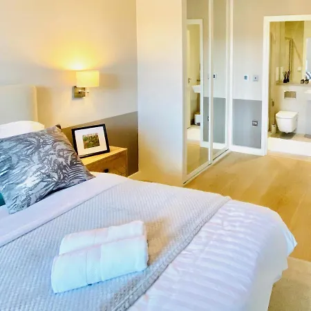New Luxury 3-bed In The Heart Of The Olympic Park Apartment