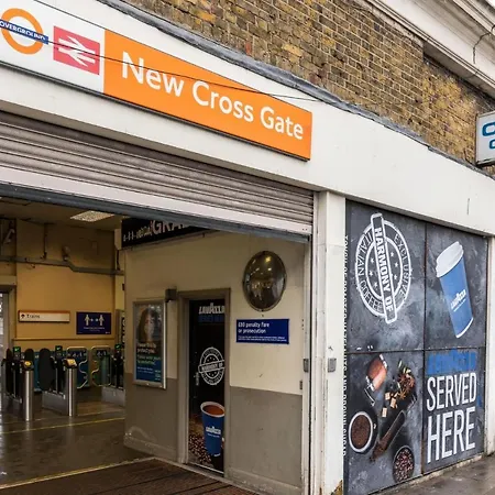 New Stylish 1 Bedroom Flat With Garden Londres