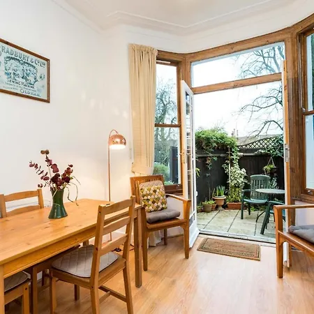 New Stylish 1 Bedroom Flat With Garden * Londres