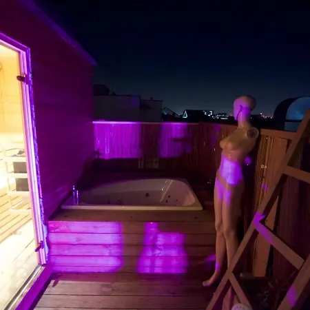 2 Bedroom Roof Terrace With Sauna Jakuzzi And Outdoor Cinema Apartment