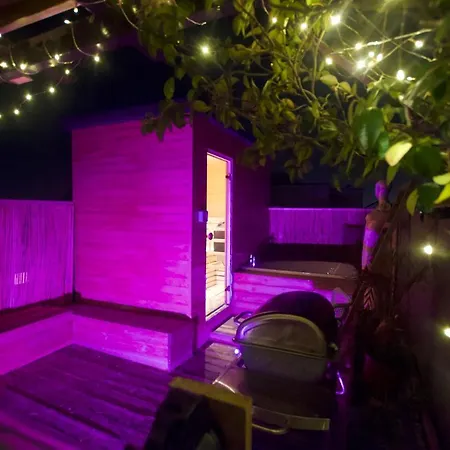 Apartment 2 Bedroom Roof Terrace With Sauna Jakuzzi And Outdoor Cinema *