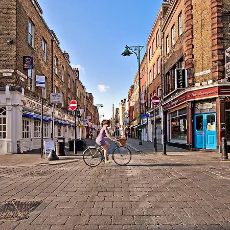 2 Bedroom Roof Terrace With Sauna Jakuzzi And Outdoor Cinema Apartment *