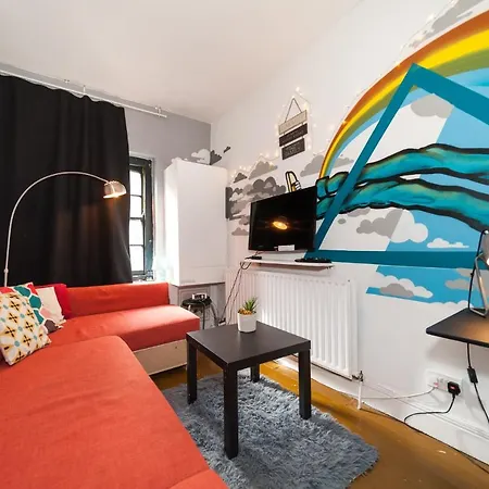 Apartment 2 Bedroom Roof Terrace With Sauna Jakuzzi And Outdoor Cinema London