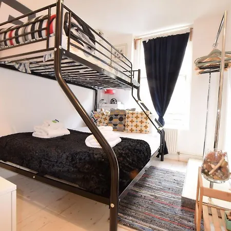 Apartment 2 Bedroom Roof Terrace With Sauna Jakuzzi And Outdoor Cinema