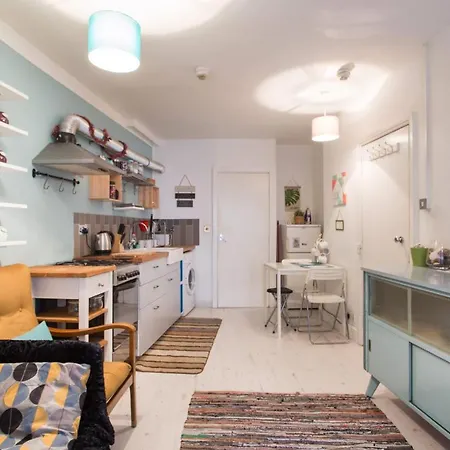 2 Bedroom Roof Terrace With Sauna Jakuzzi And Outdoor Cinema Apartment London