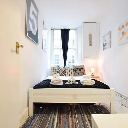 2 Bedroom Roof Terrace With Sauna Jakuzzi And Outdoor Cinema