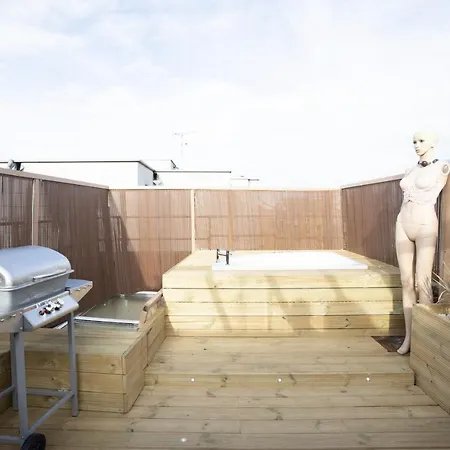 2 Bedroom Roof Terrace With Sauna Jakuzzi And Outdoor Cinema Apartment *