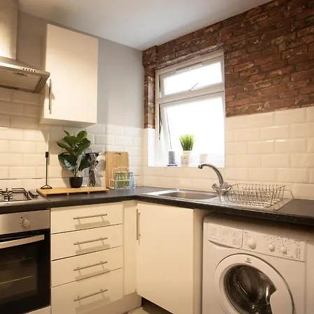 2 Bedroom Roof Terrace With Sauna Jakuzzi And Outdoor Cinema London