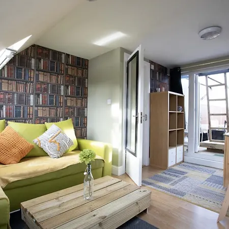 2 Bedroom Roof Terrace With Sauna Jakuzzi And Outdoor Cinema London