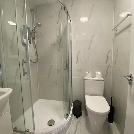Comfortable - Cosy - Budget In Center