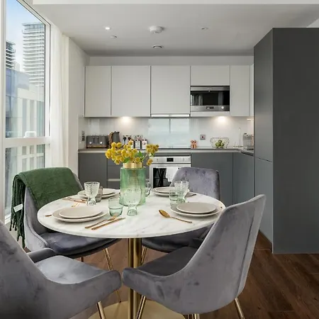 Apartment Luxurious Spacious 2bed Skyline River Views By Canary Wharf