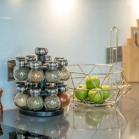 Luxurious Spacious 2bed Skyline River Views By Canary Wharf *