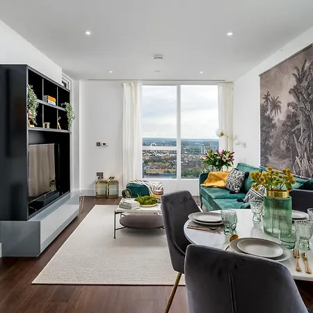 Luxurious Spacious 2bed Skyline River Views By Canary Wharf *