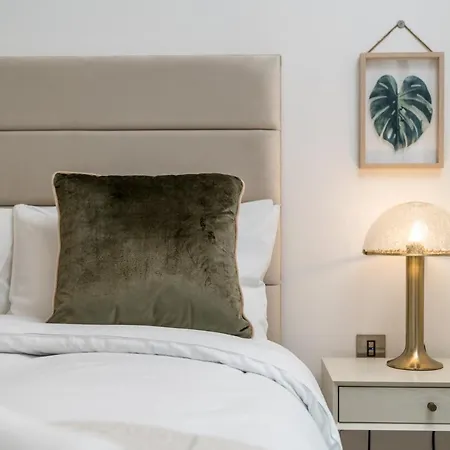 Luxurious Spacious 2bed Skyline River Views By Canary Wharf Apartment *