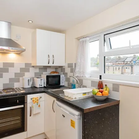 Apartment S6 Ensuite Loft Space London