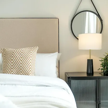 Luxurious Spacious 2bed Skyline River Views By Canary Wharf *