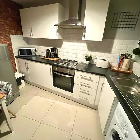 2 Bedroom Roof Terrace With Sauna Jakuzzi And Outdoor Cinema London