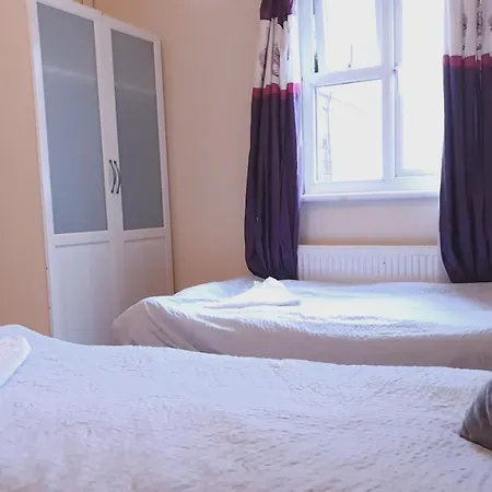 Stayeasy In Trendy Heart Of Bed & Breakfast