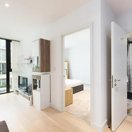 Apartment Austin David Royal Wharf London