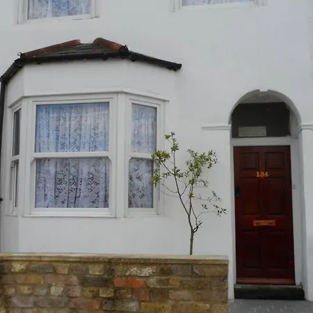 Bubblesbnb- Lovely 1 Bedroom Studio Flat Apartment