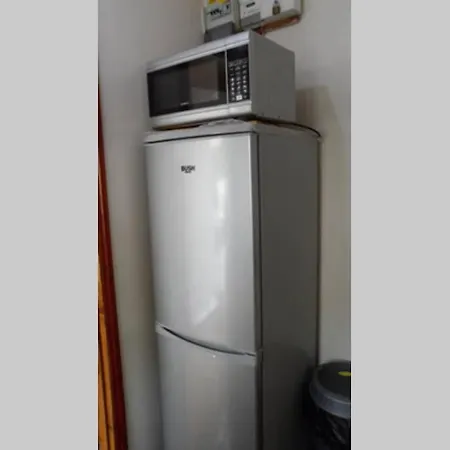 Bubblesbnb- Lovely 1 Bedroom Studio Flat Apartment *
