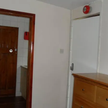 Bubblesbnb- Lovely 1 Bedroom Studio Flat * London