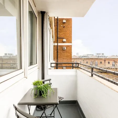 Apartment Bright Bridge London