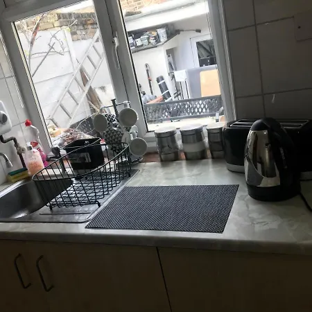 Apartment Bubblesbnb- Lovely 1 Bedroom Studio Flat London