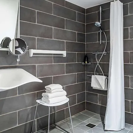Apart Otel Adagio Stratford 4*