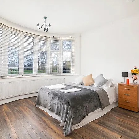Holiday home Longbridge House