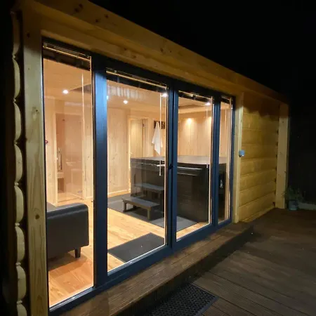 Luxury Sauna Jacuzzi Excel Canary Wharf Zone 2 Villa *
