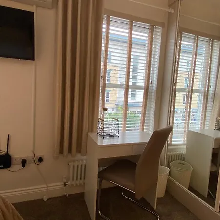 Luxury Sauna Jacuzzi Excel Canary Wharf Zone 2 Villa