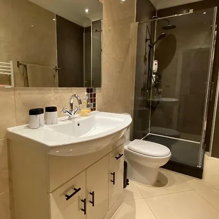 Luxury Sauna Jacuzzi Excel Canary Wharf Zone 2