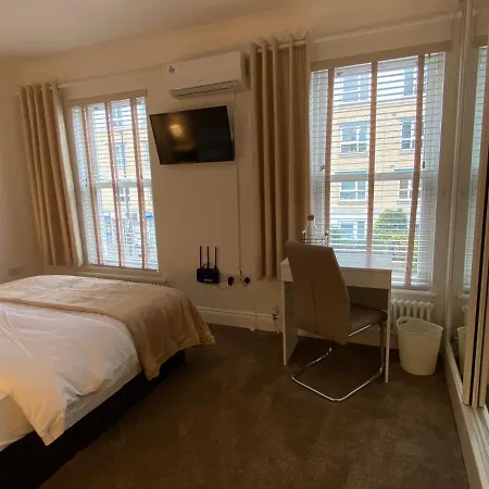 Luxury Sauna Jacuzzi Excel Canary Wharf Zone 2 Villa London