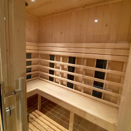 Luxury Sauna Jacuzzi Excel Canary Wharf Zone 2 Villa London
