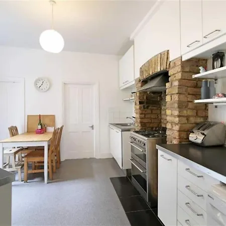 Rustic Garden House In The Heart Of East Holiday home London