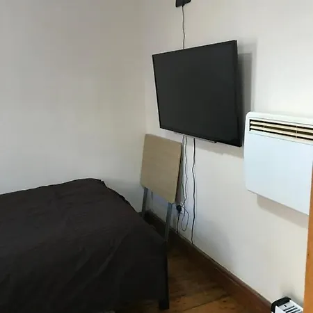 Bubblesbnb- Lovely 1 Bedroom Studio Flat London