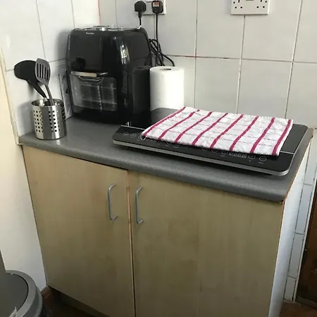 Bubblesbnb- Lovely 1 Bedroom Studio Flat Apartment