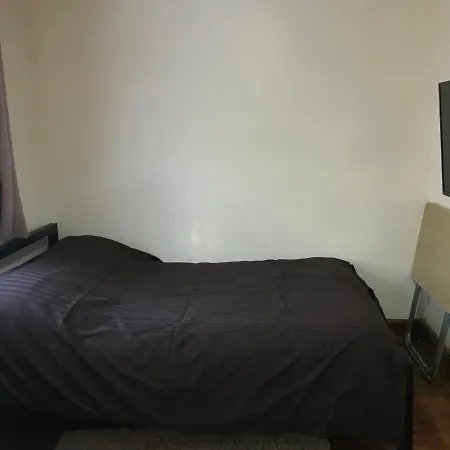 Bubblesbnb- Lovely 1 Bedroom Studio Flat Apartment *
