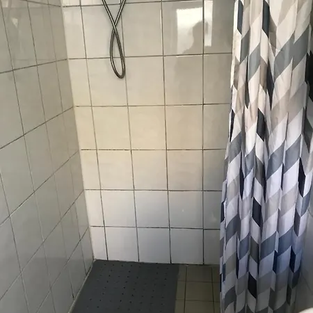 Bubblesbnb- Lovely 1 Bedroom Studio Flat London