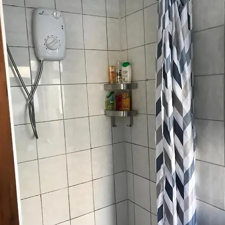 Bubblesbnb- Lovely 1 Bedroom Studio Flat Apartment *