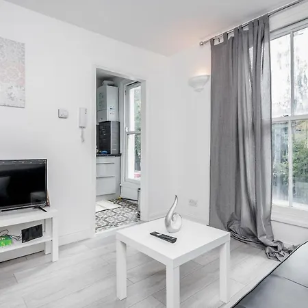 Beautiful 1-bed In Lewisham Apartment *
