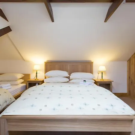 Oakwood Heathrow Bed & Breakfast