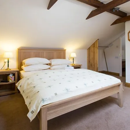 Oakwood Heathrow Bed & Breakfast Hillingdon