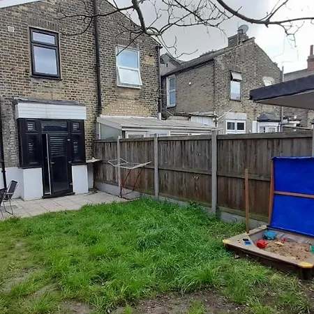 Homestay Comfy Fenia London