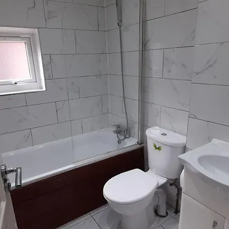 Comfy Fenia Homestay *