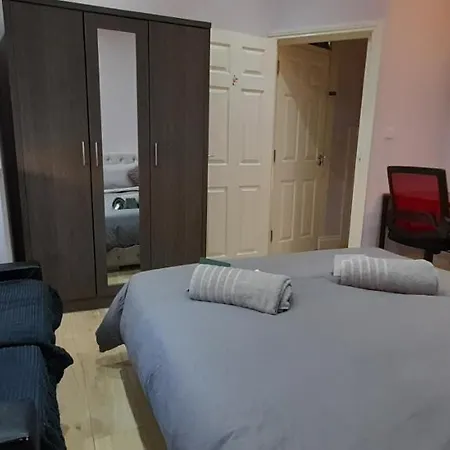 Comfy Fenia Homestay *