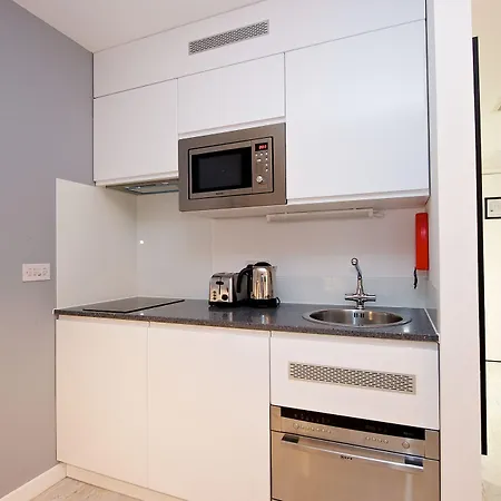 Staycity London Heathrow Aparthotel 4*