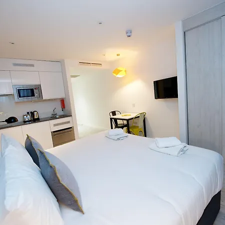 Staycity London Heathrow 4*