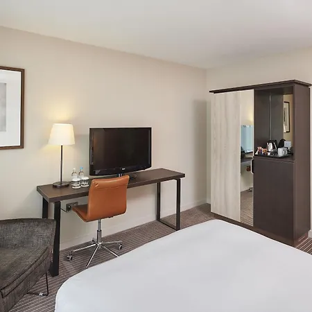 Doubletree By Hilton Excel Hotel